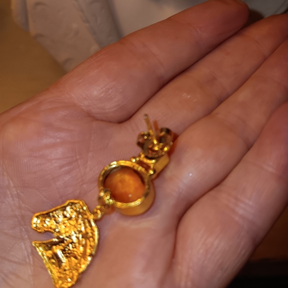 EQUESTRIAN HORSE QUARTZ GEM 22KT GOLD PLATED DANGLE EARRINGS - Picture 4 of 5